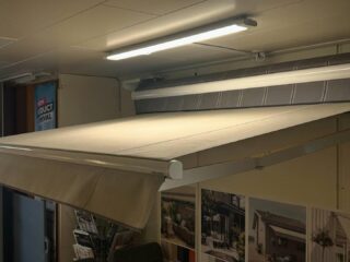 Nu har våra nya markismodeller från #hestramarkis kommit upp i utställningen. Kom förbi och kika på Hestra Ebbe och Hestra Karl.